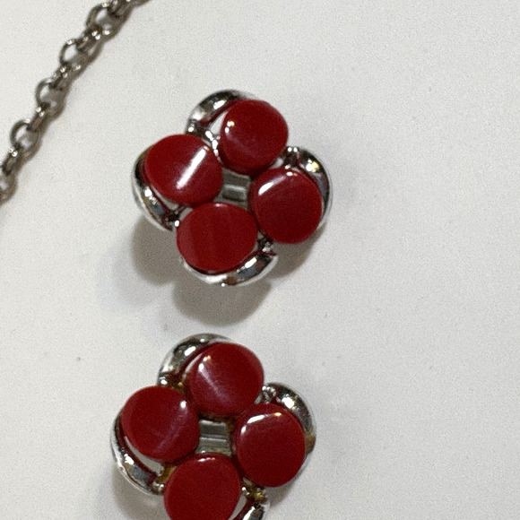 Red Thermoset Necklace and Clip Earrings Vintage Silver Tone Leaves Set Retro - Picture 5 of 10